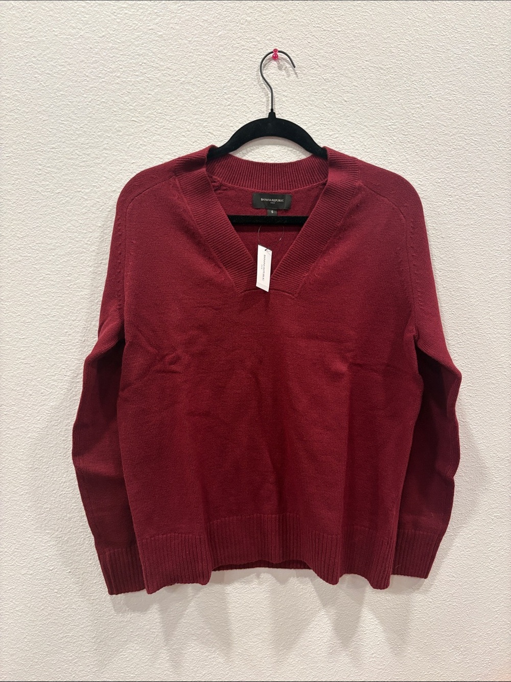 Banana Republic Women's V-Neck Maroon Sweater